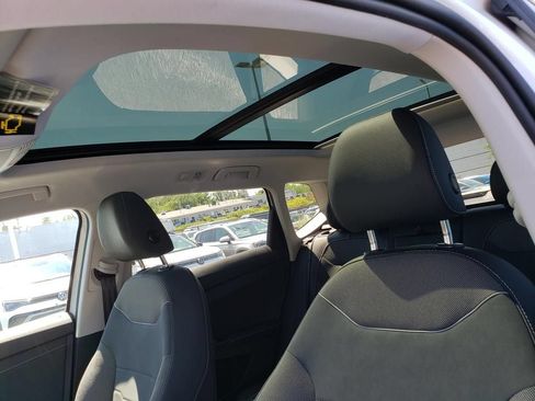 New 2026 Volkswagen Taos SE AWD/4WD image 7