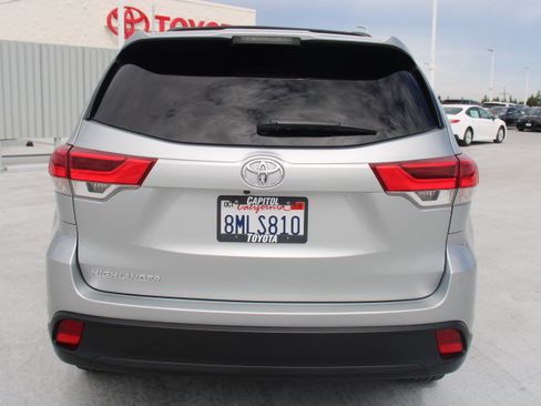 Used 2019 Toyota Highlander LE FWD image 4