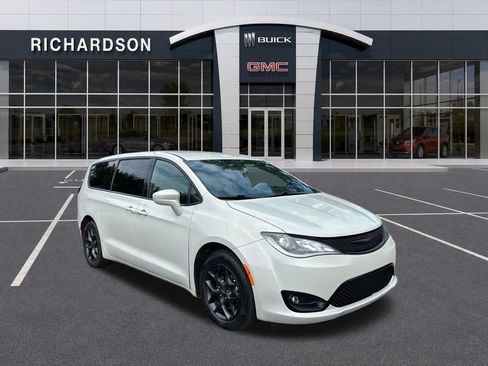 Used 2020 Chrysler Pacifica Touring w/ S Appearance Package FWD image 8