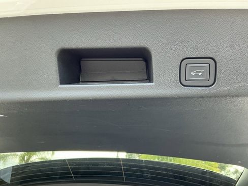 Used 2025 GMC Acadia Elevation image 26