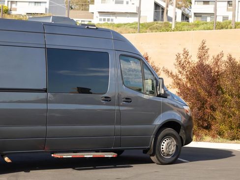 Used 2021 Mercedes-Benz Sprinter 4500 w/ Parking Package image 25