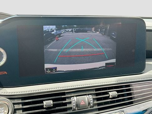 Used 2022 Lexus LS 500 w/ Accessory Package (Z2) RWD image 14