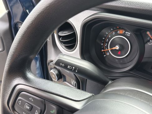 Used 2025 Jeep Wrangler Sport AWD/4WD image 16