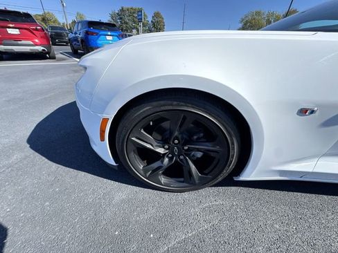 Used 2021 Chevrolet Camaro LT image 10