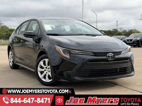 Used 2025 Toyota Corolla LE image 2