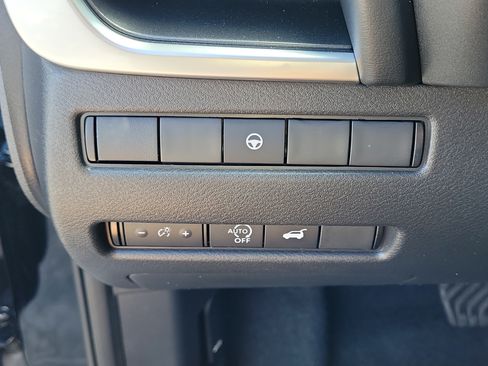 Certified 2024 Nissan Rogue SV FWD image 22