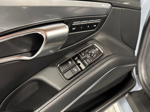 Used 2025 Porsche 718 Boxster RWD image 15