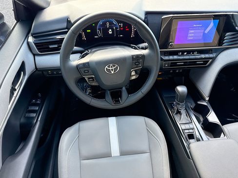 Used 2025 Toyota Camry SE FWD image 16