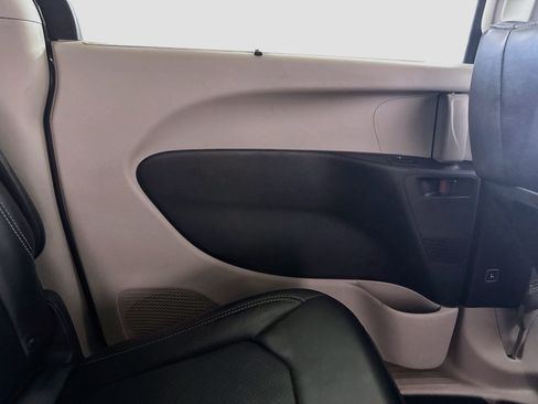 Used 2023 Chrysler Pacifica Touring-L FWD image 26