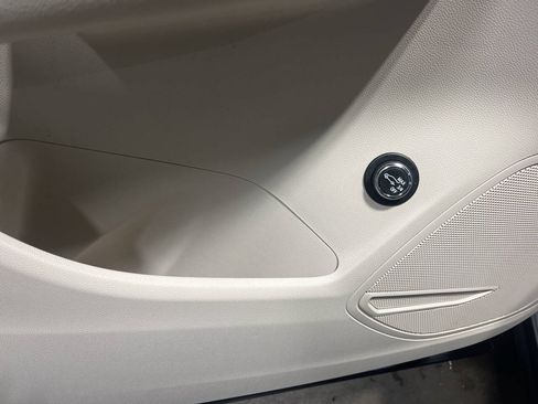 Used 2023 Buick Envision Essence AWD/4WD image 15
