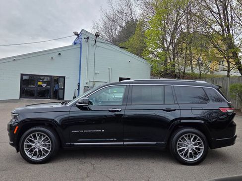 Used 2022 Jeep Grand Cherokee L Summit w/ Luxury Tech Group V AWD/4WD image 3