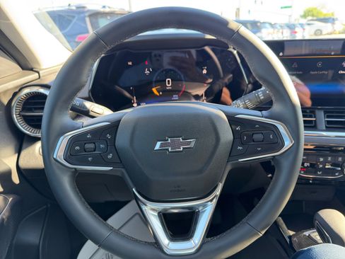 Used 2025 Chevrolet Trax ACTIV w/ Driver Confidence Package image 9