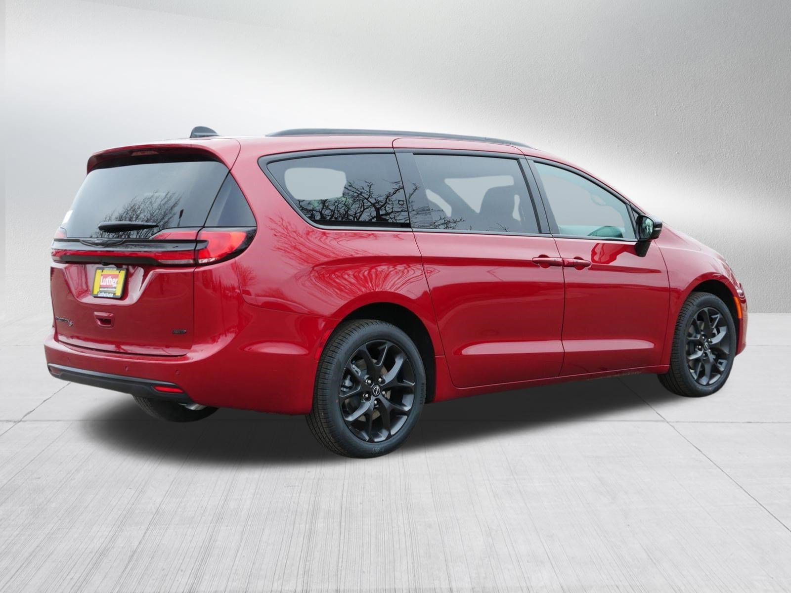 New 2026 Chrysler Pacifica Select AWD/4WD image 7