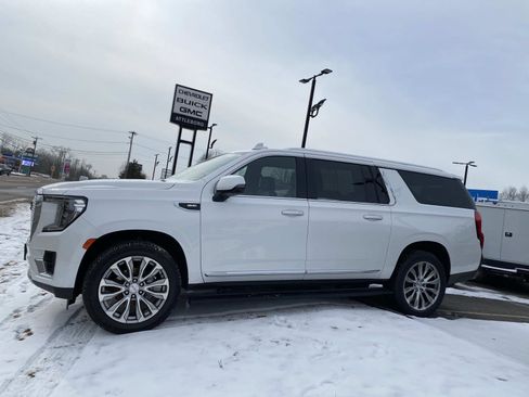 Used 2021 GMC Yukon XL Denali w/ LPO, Illumination Package image 2