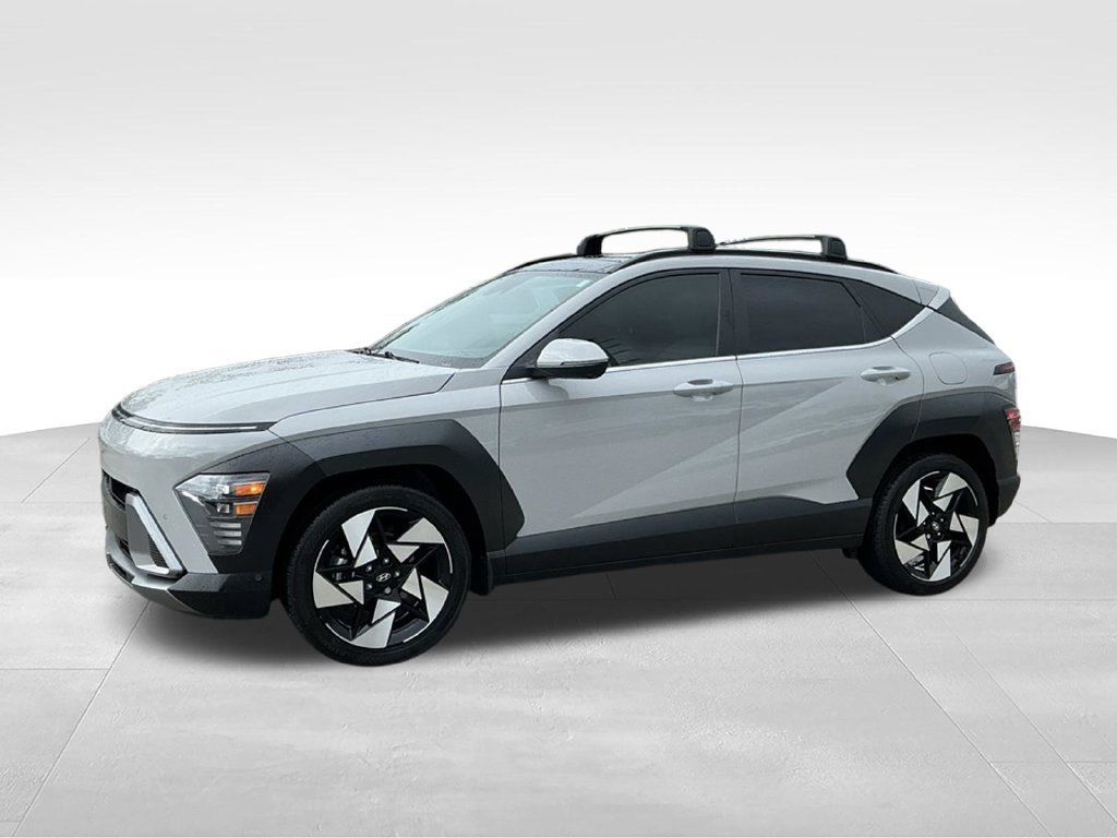 Used 2025 Hyundai Kona Limited FWD image 2