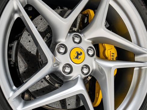 Used 2022 Ferrari F8 Tributo RWD image 40