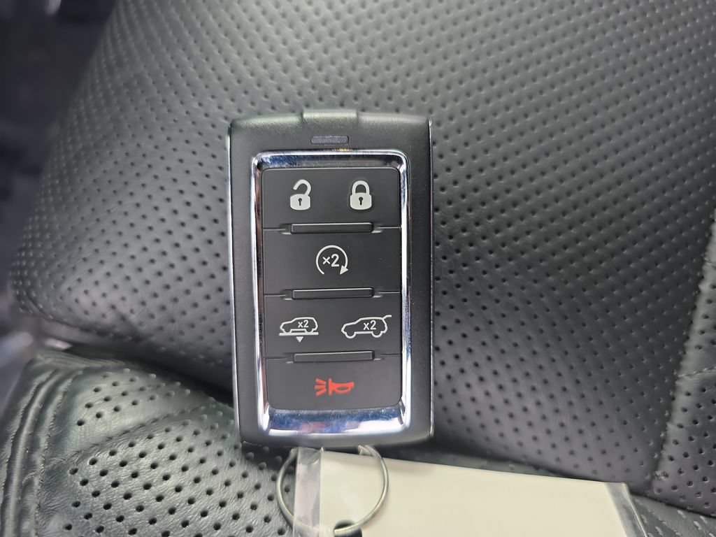 Used 2023 Jeep Grand Wagoneer Series III AWD/4WD image 40