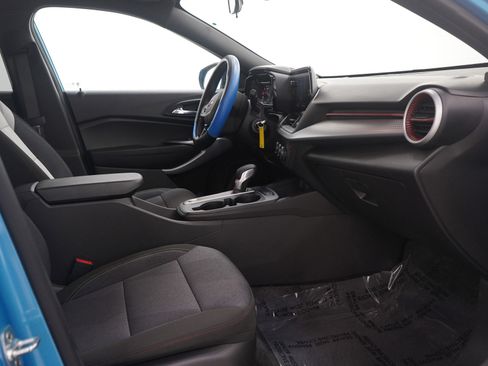 Used 2025 Chevrolet Trax RS w/ Driver Confidence Package image 12