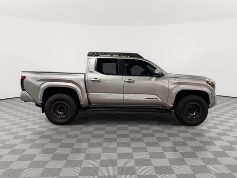 Used 2024 Toyota Tacoma SR5 AWD/4WD image 8