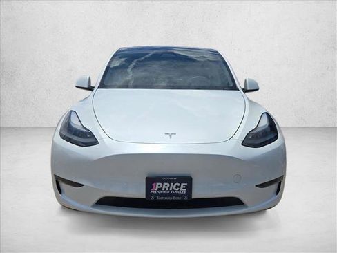 Used 2024 Tesla Model Y 2WD image 2