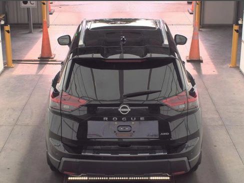 Certified 2025 Nissan Rogue SV w/ SV Premium Package AWD/4WD image 5