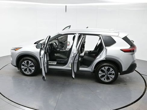 Used 2023 Nissan Rogue SV image 39