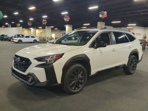 Used 2025 Subaru Outback Onyx Edition image 8