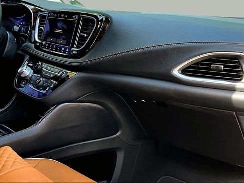 Used 2022 Chrysler Pacifica Pinnacle AWD/4WD image 19