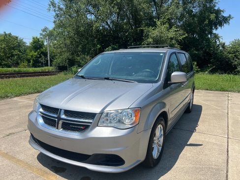 Used 2016 Dodge Grand Caravan SXT image 1
