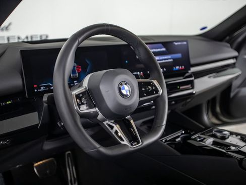 Used 2025 BMW 530i w/ M Sport Package RWD image 21
