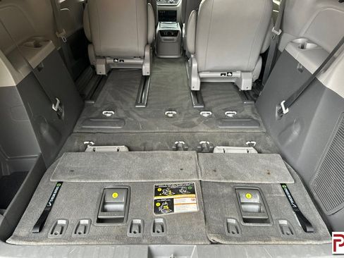 Used 2018 Toyota Sienna XLE Premium image 22