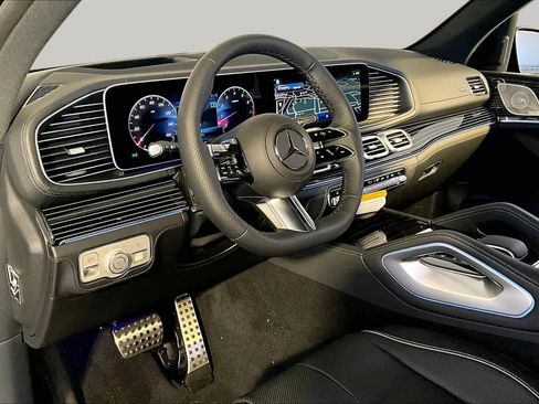 New 2026 Mercedes-Benz GLS 580 4MATIC image 9