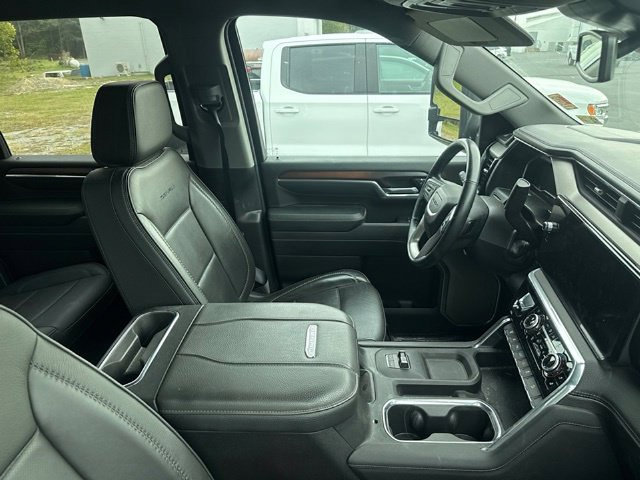 Used 2025 GMC Sierra 3500 Denali AWD/4WD image 9