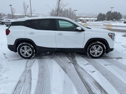 Used 2024 GMC Terrain SLE image 7