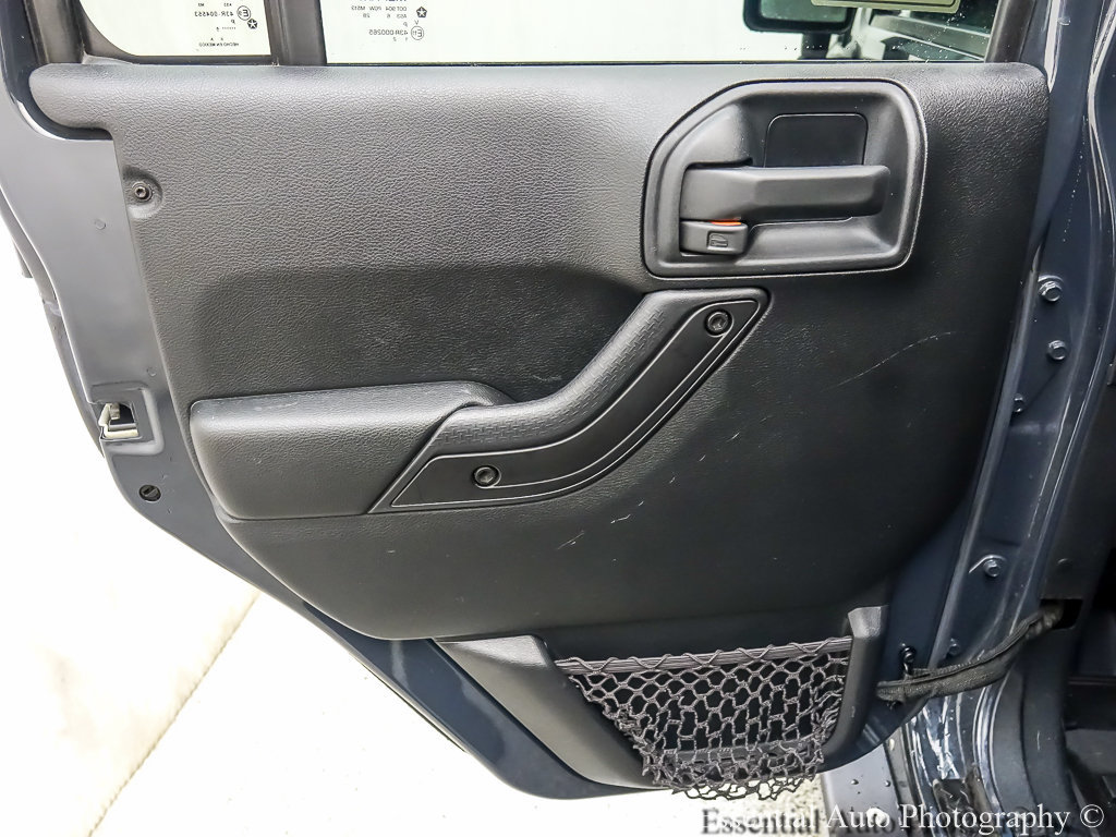 Used 2016 Jeep Wrangler Unlimited Rubicon w/ Connectivity Group AWD/4WD image 19