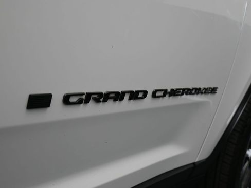 Used 2024 Jeep Grand Cherokee Altitude image 43