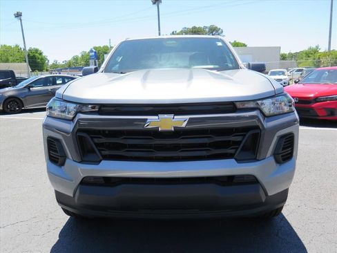 Used 2024 Chevrolet Colorado LT RWD image 9