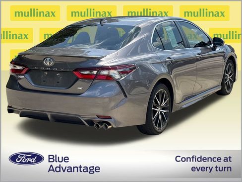 Used 2024 Toyota Camry SE FWD image 4