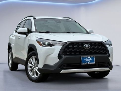 Used 2022 Toyota Corolla Cross LE FWD image 1