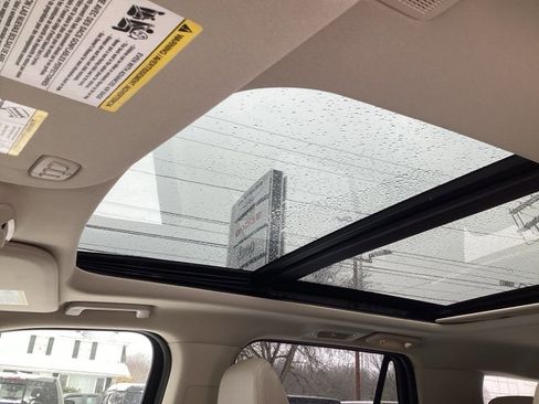 Used 2022 Ford Expedition Limited image 17