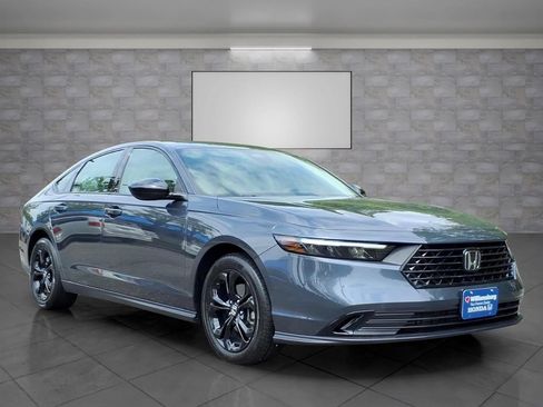 Used 2025 Honda Accord SE image 1