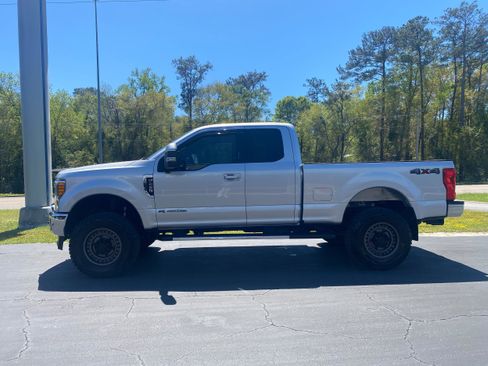 Used 2017 Ford F250 Lariat w/ Tow Technology Bundle image 6