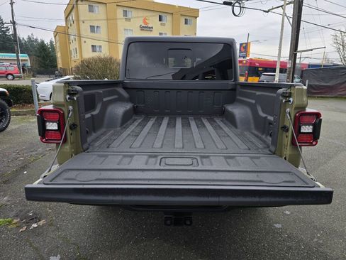New 2025 Jeep Gladiator Willys image 17