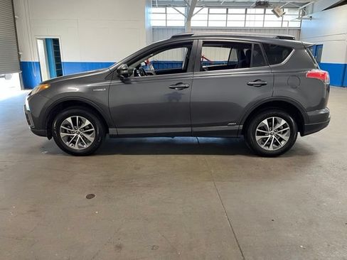 Used 2018 Toyota RAV4 XLE w/ Convenience Package AWD/4WD image 6