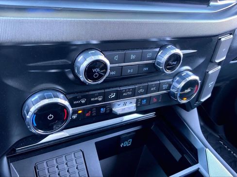 Used 2023 Ford F350 Platinum image 31