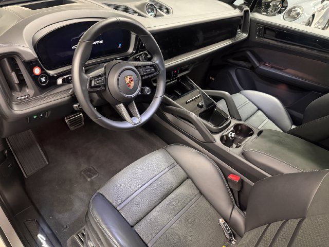Certified 2026 Porsche Cayenne GTS AWD/4WD image 4