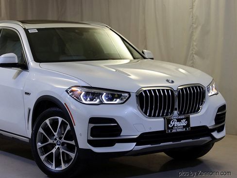 Used 2022 BMW X5 xDrive45e w/ Executive Package image 2
