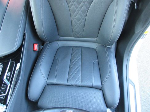 Used 2023 BMW 530e w/ M Sport Package image 11