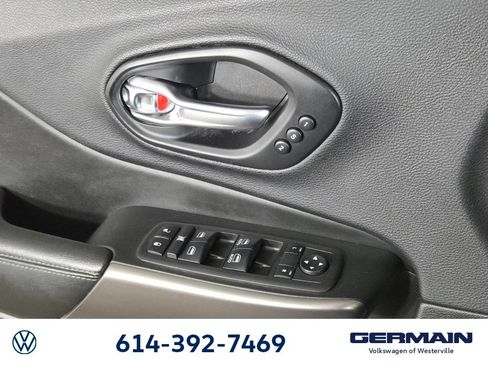 Used 2019 Jeep Cherokee Limited AWD/4WD image 23