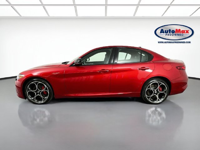 Used 2023 Alfa Romeo Giulia Veloce AWD/4WD image 9